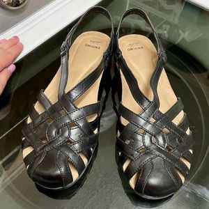 Women’s size 11 black Earth Origins sandals